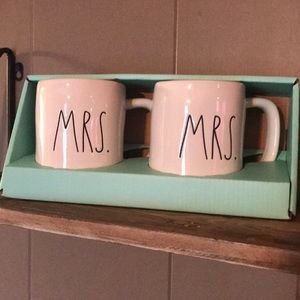 Mrs. & Mrs mug set